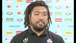 胸を張る堀江＝ラグビーＷ杯