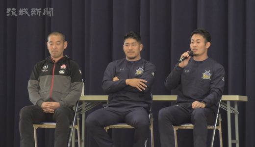 Ｗ杯代表 福岡・松田選手ら ラグビーで中学生と交流