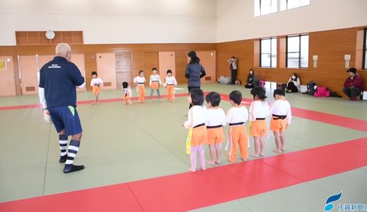 幼稚園児にラグビー教室（2019年12月12日）