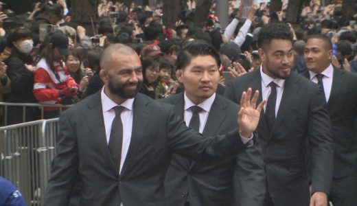 ラグビー日本代表がパレード ONE TEAMに大歓声