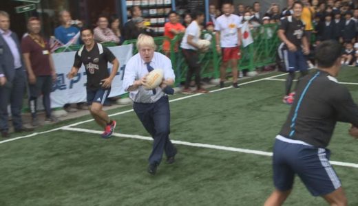 ロンドン市長がストリートラグビー体験 友好都市をＰＲ