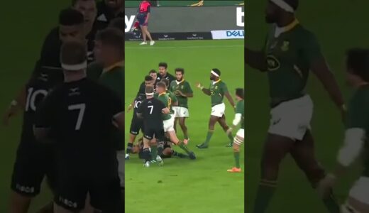 Late hit on Aaron Smith causes fight | South Africa v New Zealand 2022 Rugby Championship